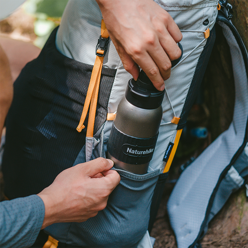 Naturehike titánová termoska 600 ml - čierna